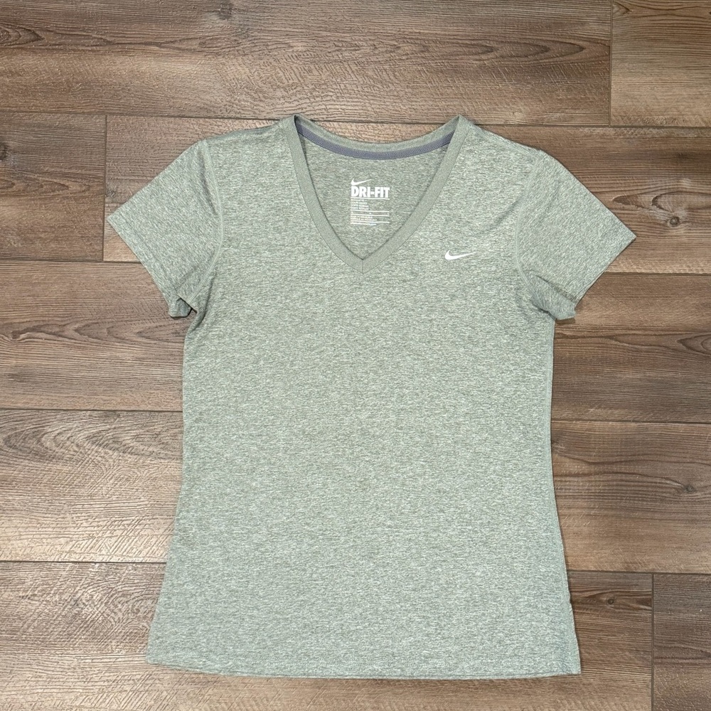 Nike Grey Dri-Fit V-Neck Tee Women’s Medium 100% Polyester